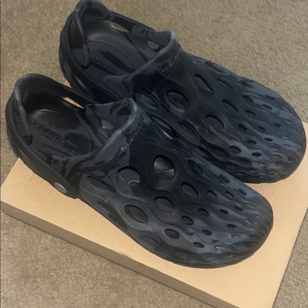 Merrell Black Cut-Out Slip-On Shoes size 7Y